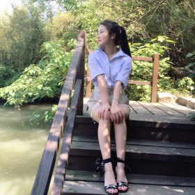 张琴 27岁 期望两年内结婚 四川-乐山 160cm 10W~20W 我不算漂亮 但看着也算舒服 所以你呢 也不用有多帅 看着顺眼就行了
我个头不算高 但穿高跟鞋也能挤进170的队伍 所以你呢 比我穿高跟鞋再高点就行了
我身材不算好 但比例绝对标准 所以你呢 不用身材有多好 比例标准就行了
我收入不高 但养活自己没问题 所以你呢 如果哪天我不幸失业了 能养活咱俩就行了