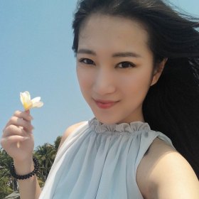 沐沐 24岁 期望两年内结婚 北京 163cm 10W以下 本科财务管理,月底拿毕业证,在北京上了四年大学,准备留在这里工作。
优点形象气质良好,言谈举止得当,温柔体贴,有事业心;缺点情绪化,偶尔犯懒犯傻。对待爱情和婚姻的态度顺其自然不强求
希望他比我大几岁,思想境界和学识高一点,会照顾人,能满足我这颗吃货的心
你想要的,岁月都会给你