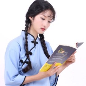 lucy 28岁 期望一年内结婚 香港 167cm 10W以下 也许我很平凡,但是我绝不缺乏生活的热情和生命的梦想,也许我会孤单,但是我会一路找寻你的踪迹。希望遇见合适的你,哪怕是用掉了今生所有的运气换来的!
这征婚APP真的能找到么?唉……