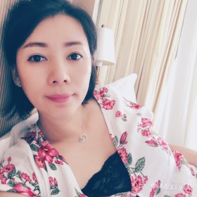 瑤瑤 41岁 期望两年内结婚 香港 160cm 20W~30W 本想活成男人心中的小娘子,不曾想活成了女人心里的女汉子!虽然沒怎么读过书,跌跌撞撞在陌生的城市生活了十一年,喜欢旅行、交友、投資、运动,对人生新的领悟是:宁可高貴的单身,也不委屈的將就!非誠勿擾!