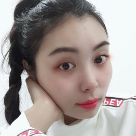 是你吗 24岁 期望两年内结婚 河南-郑州 169cm 10W以下 不谈情,不说爱。陪伴才是最长情的告白^ _ ^ 关于结婚预计明年或者后年,三十岁前想要两个宝宝ps:身份证上年龄有误,实际是1992年的。 说些羞羞的话:在订婚见过父母前,不接受发生关系。嗯,就是这样,不想被一时激情冲昏头脑看不清对方到底适不适合和自己共度一生。如果你看过之后还是发消息给我了,我就认为你默认同意了^_^
