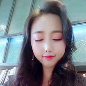 山鲁佐德 27岁 期望两年内结婚 江西-南昌 160cm 10W以下 爱旅行,爱美食,爱说话,没头没脑,直言不讳,长相不甜,爱窝家里晒太阳,主要智商情商都低,身高160体重60接受不了我的这些小毛病不用给我发信息
我喜欢猫一个样的享受生活,牛一样的辛苦工作卖力,喜欢狗一样亲切活泼,喜欢小鸟一样的自由飞翔不束缚,喜欢春天讨厌夏天,喜欢秋天讨厌冬天,喜欢海边日落,喜欢山间那夕阳西下的美景,喜欢旅行,喜欢一直在路上从未停下脚步,我有疯狂的一面,可以在KTV唱上一整夜的《太委屈》,也能很温柔安静的坐在窗前听着《莫扎特小夜曲》,最想去的地方是那没有眼泪的《莫斯科》去那最北的地方看最美的极光