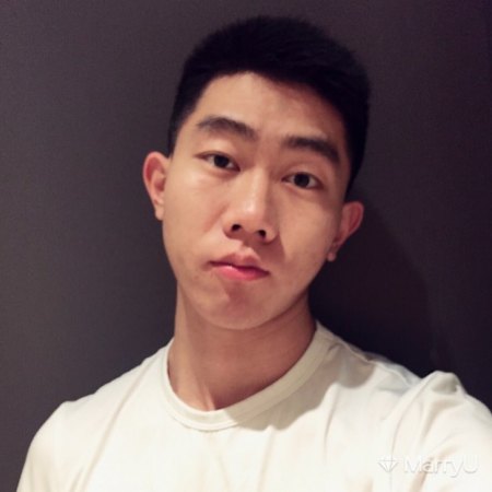 Eric,Liu 24岁 178cm 10W~20W 水瓶座 香港 看电影,运动,摄影,音乐,旅行,理性,独立,孝顺,责任感,阳光,成熟,大叔 港大地产金融硕士在读,18年下半年回京。
爱摄影,有超过20部自制延时摄影纪录片航拍微电影等作品;爱玩,高中去美国一年,开了两家淘宝店,用赚的钱在美国5个州玩了一圈;爱冒险,大一暑假一个人从郑州7天骑自行车到天津;大二参加各类创业比赛,后与合伙人开了一家小公司;大三国家公派留学去芬兰半年,期间背包客游历北欧四国,后一个人从德国柏林骑车到意大利米兰,21天途径7个国家1500公里,期间背包被盗,护照银行卡全部丢失,为省钱16次沙发客住在当地人家;大四毕业旅行北京摩旅自驾至西藏,最终到达珠峰大本营。想多了解可以直接vx:eric94wo,朋友圈有多关于我的生活,欢迎交流