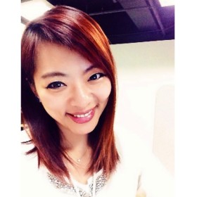 catherine 34岁 期望两年内结婚 上海 164cm 30w~50w 出生高知家庭。书读略多但不刻板。家风良好,品性纯良。
性格开朗。双商在线。相信人世美好。心大,遇事生气不过夜。
经济独立自主。
过敏各种戏精。会吐槽会飙车。
热爱美食美酒和到处走走。每逢周末会下厨。
嘴硬心软。胸大有脑。
职场的迷人在于C位的聚光灯。因此一直匠心认真,也错过了不少缘分。抱歉之前未能兼顾两全,现在开始温柔生活。为所有的不可辜负。
希望你笑容温和,内心强大。可以一起皮,这奇妙的一生。
还有卸载mu :)