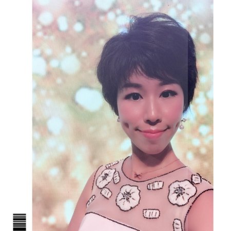 Candy 33岁 160cm 50W~100W 金牛座 香港 有气质,阳光,浪漫,独立,顾家,活泼,开朗,善解人意,体贴,孝顺,旅行,摄影 爱在哪,我在哪。走遍全球,不及有你相伴。一个思想、经济、生活独立的女生,等待属于自己的Mr Right,一起组建幸福的家庭,享受人生。如果来得及,今年就结婚。
关于我:来自山清水秀的南方小城,在京上大学后留京,在一家全国性商业银行工作数年,去年拿到香港专才计划,前往香港工作。目前工作自由度大,回报亦不错,事业发展蒸蒸日上,但是最希望能平衡工作和家庭、生活。
关于你:希望你身体健壮(健康是第一位的),接受过正规本科以上的教育,年龄30-40为佳,如果有国际化视野更佳,物质及心理均已做好结婚准备。最好人在香港、深圳,或者可以自由来港。可接受闪婚。非诚勿扰!