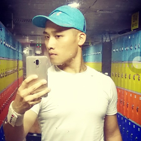 MaxMan 32岁 175cm 20W~30W 双子座 广东-深圳 阳光,直男范,阅读,运动,诗词歌赋,看电影,顾家,责任感,直爽,独立,匀称,理性 一、我的情况:公务员有车房,爱运动人阳光。二、我的价值观: 人生就是要努力平衡好自己的方方面面,我努力成为这样的人,生活,工作,家庭,夫妻,孩子,运动,烹饪,投资,读书等。三、我的口味:必须得聊的来,找个伴侣首先必须是精三观上的接近才行,要喜欢狗,因为我有条狗,个性温柔阳光,性格大气、容貌较好,年龄25到32之间的姑娘。相貌是本能吸引,无可厚非,不解释了。四、关于婚姻:源于爱情,奔向结婚,生活是一个重要课题,需要一起不断成长。