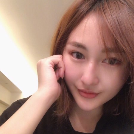 小桃桃 29岁 160cm 10W~20W 狮子座 浙江-杭州 养宠物,美食,逛街,看电影,旅行,直爽,善解人意,开朗,理性,浪漫 不接受异地恋
我自己性格比较像小孩子吧,简单,真实,耿直,思想还算成熟,对很多事有自己的看法,有主见。
喜欢的类型是:性格好,有趣,这两点很重要啊!!因为我受不了死板的人。然后热情大方,三观正的!!不要大男子主义严重的,脾气好。穿品正常一点的,实在无法接受很土的人,哈哈哈哈。
我是来找对象的,不是来拓展微信好友的^_^没什么事的就不要随便要微信啦
你要够幼稚才能走进我的世界,却要够成熟才能长久地呆在这里。