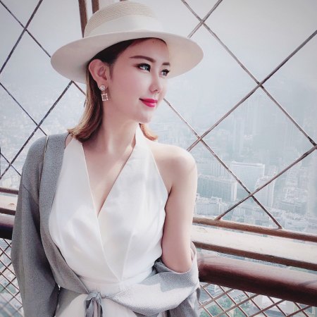 Jane 27岁 160cm 20W~30W 处女座 北京-朝阳区 我出生自书香门第,具有双重性格,外柔内刚。从事艺术品行业。
我更看重男人的内在品质,希望你是一位有责任担当、顾家厚重、温文尔雅的男士。
爱情一开始多半是激情、向往,也许有一天生活会过的平淡、琐碎,我相信真正的爱是绵长而温暖的。
若得一人心,不再生离别,同为天下游,共邀窗前月。一约既定,万山无阻。