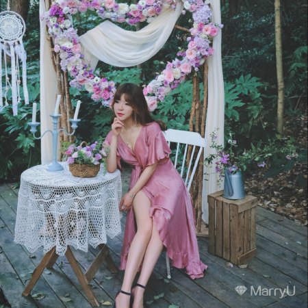 笑 27岁 165cm 20W~30W 处女座 北京-朝阳区 看电影,摄影,音乐,阅读,旅行,活泼,安静,温柔,浪漫,独立,有气质,马甲线,性感 四国语言妞,办过摄影展,北大心理学硕士,
重生活情趣,希望你同样对生活品质有追求。
与摄影恋爱,和旅游结婚,
跟文字调情,同生活缠绵。
周末常旅游所以不在乎异地,距离也并非问题,
因为有心的话,大山大河,困难重重都不会怕。
感情对我而言就是带我去看去了解更多的世界,
我需要一个有担当,比我对我还有耐心的男人。
一生都将用来自我成长,余生用来等待命中你,
愿你同样也在等我。
能理解,愿宽容,无设限,有底线。
对男人而言,一个女人的吸引力是,
她望着世界,他却忍不住要望着她,
而我要去的地方,是你也在的那儿。
对于加微信这些,有继续聊点则加,
凡事不喜用力过猛,相投自然吸引。